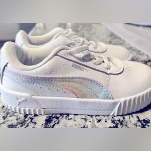 Puma Carina Size 10C sneaker for girls.